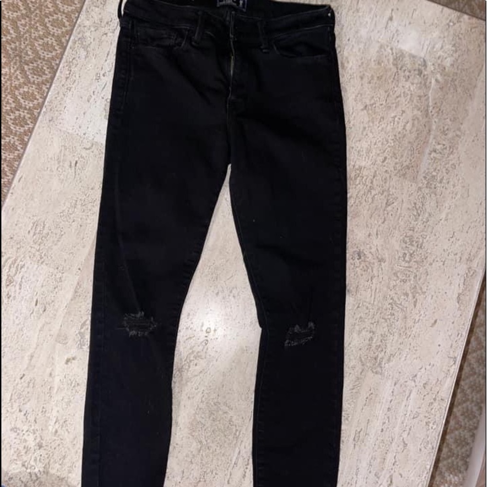 abercrombie ripped stretchy jeans!